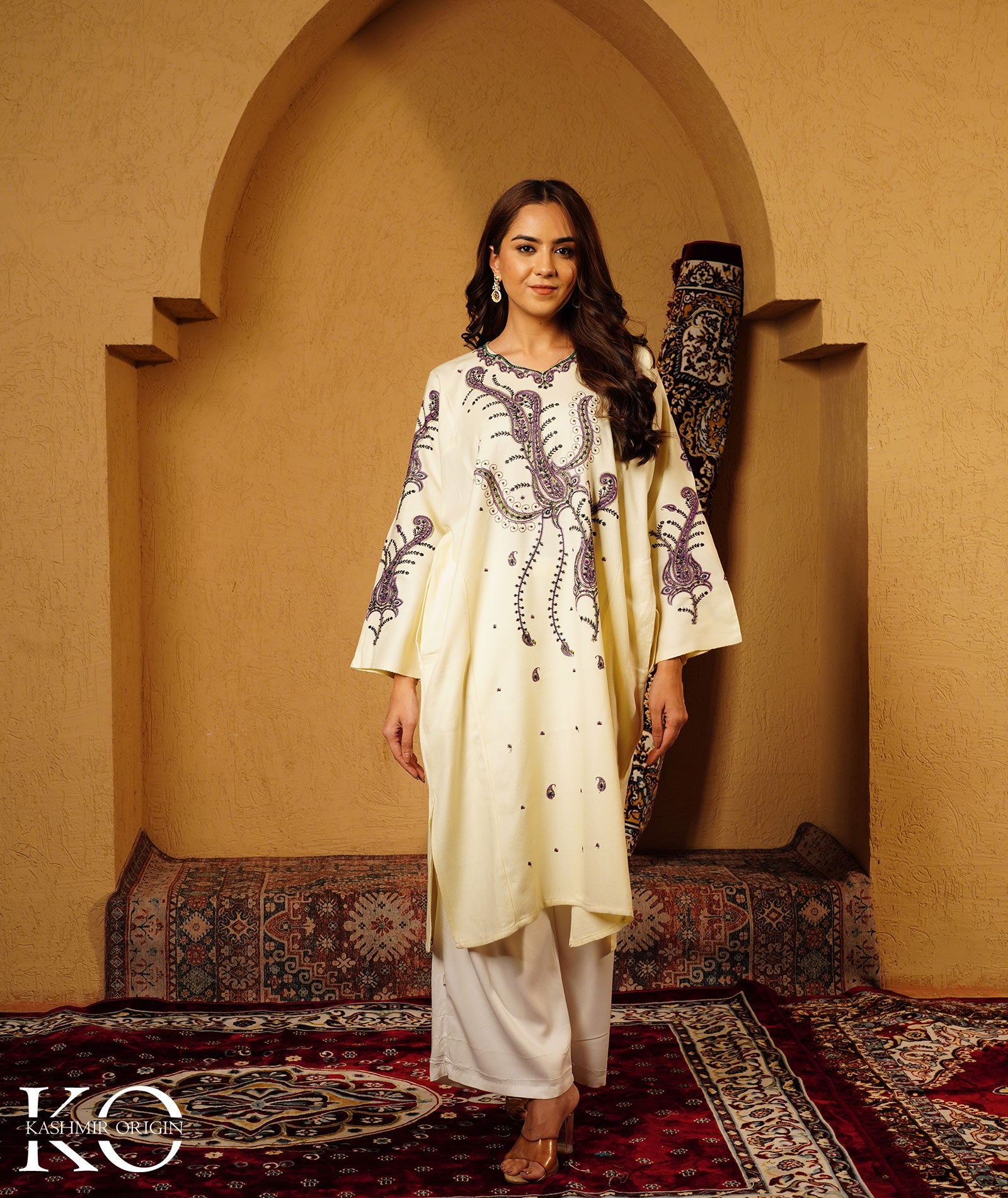 Ivory Sozni Embroidered Woolen Kashmiri Pheran