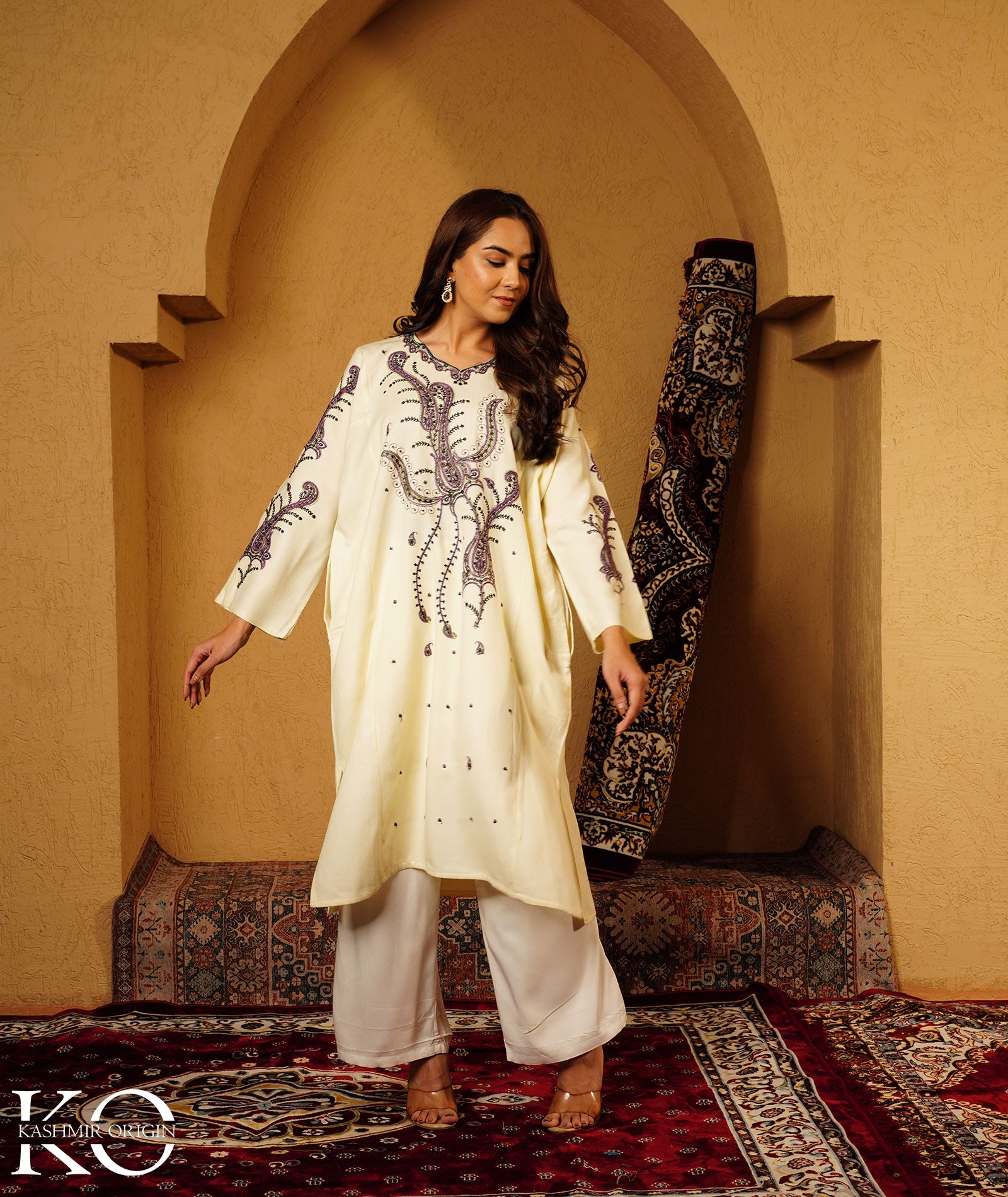 Ivory Sozni Embroidered Woolen Kashmiri Pheran