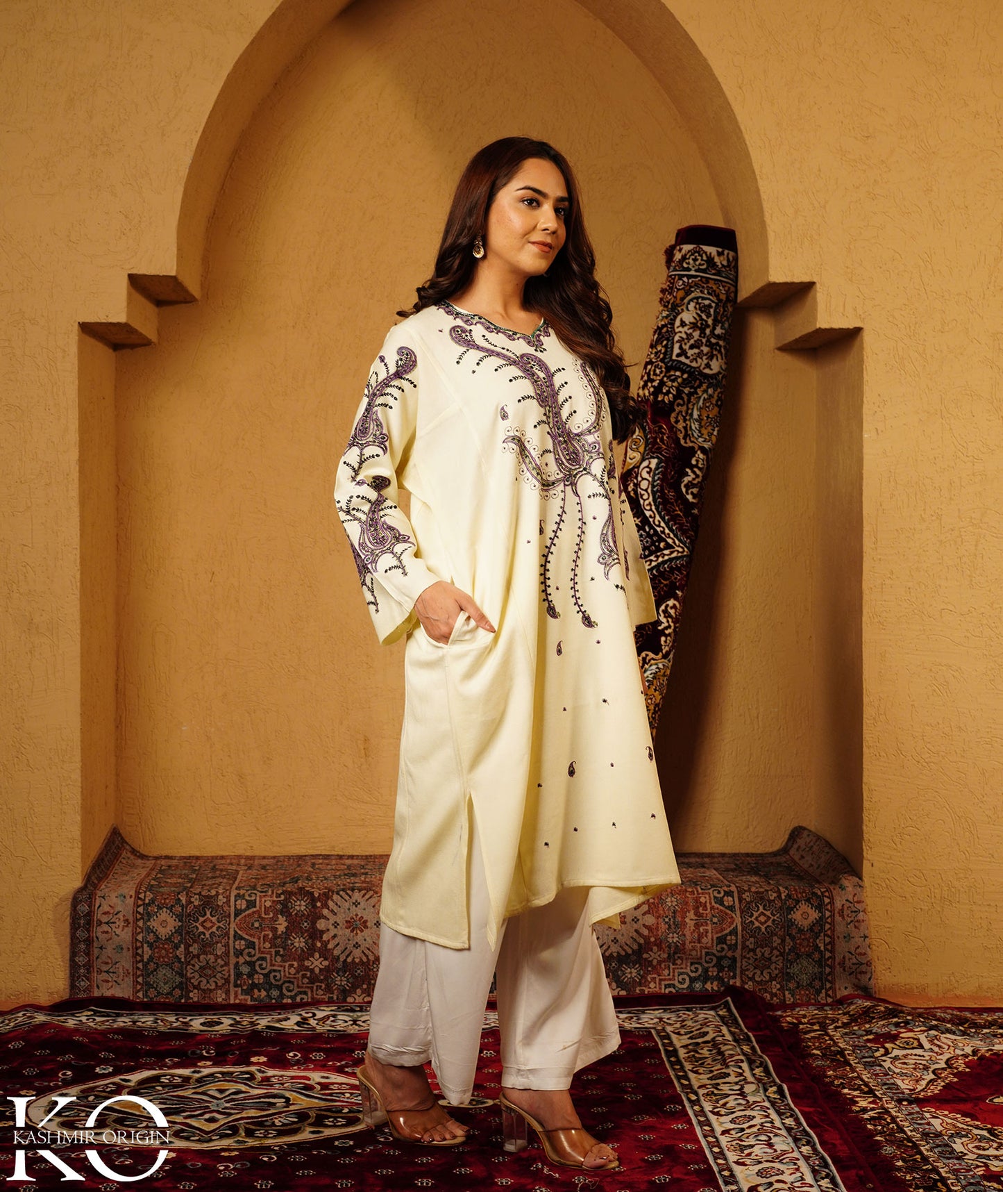 Ivory Sozni Embroidered Woolen Kashmiri Pheran