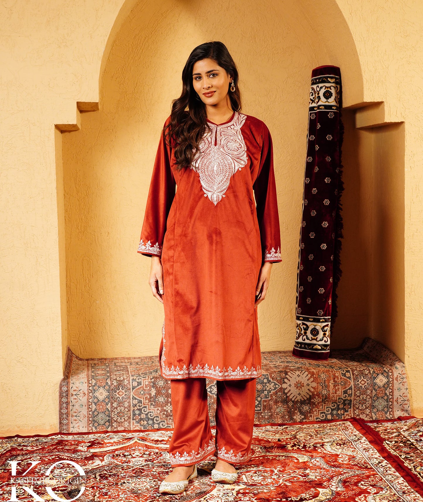 Red Tilla Embroidered Velvet Pheran Set With Shawl