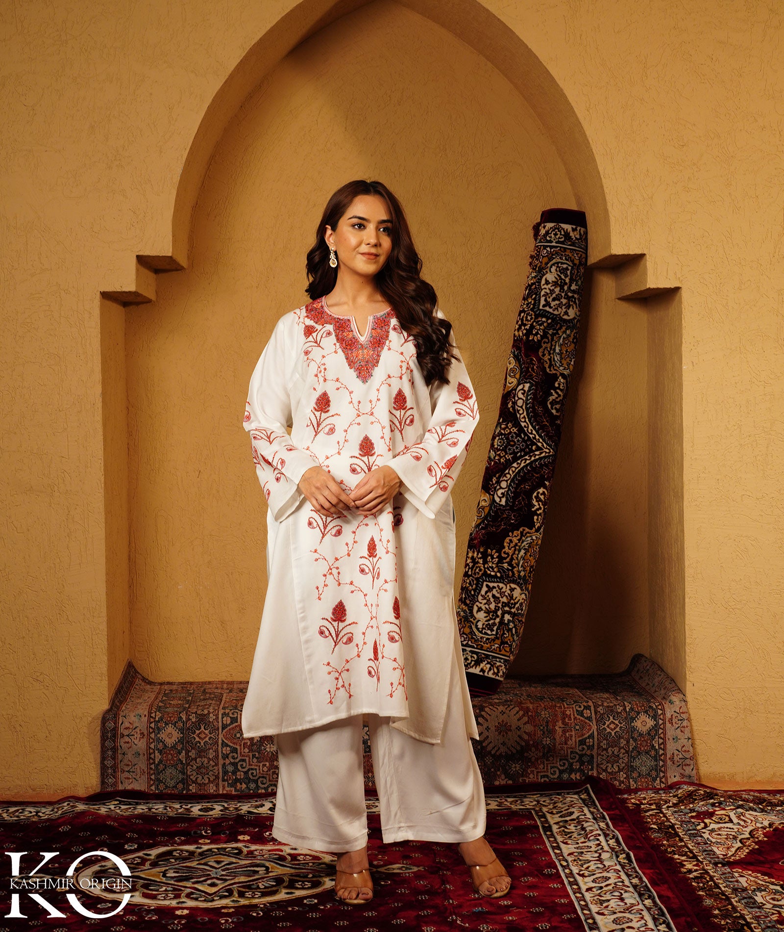 White Sozni Embroidered Woolen Pheran