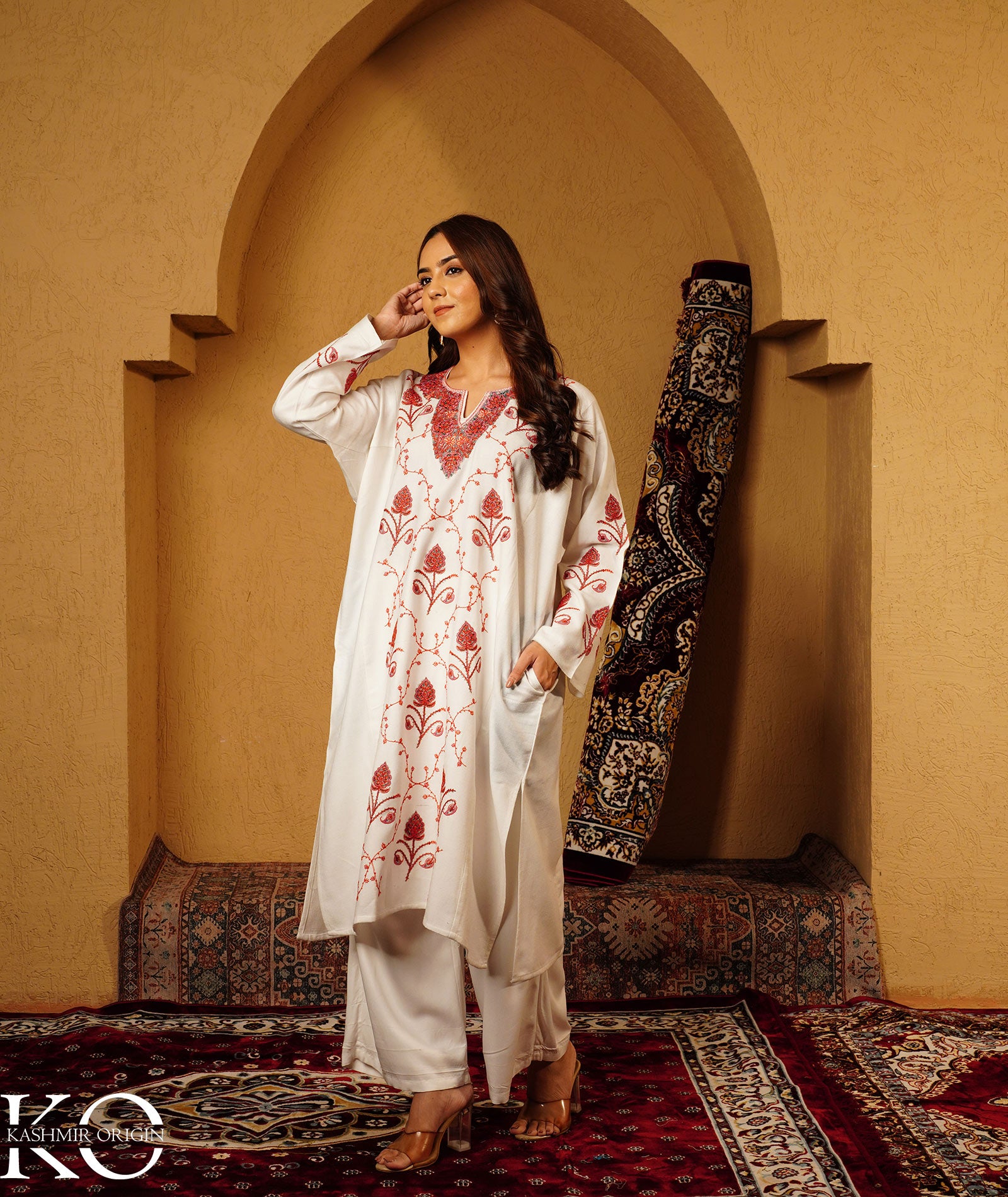 White Sozni Embroidered Woolen Pheran