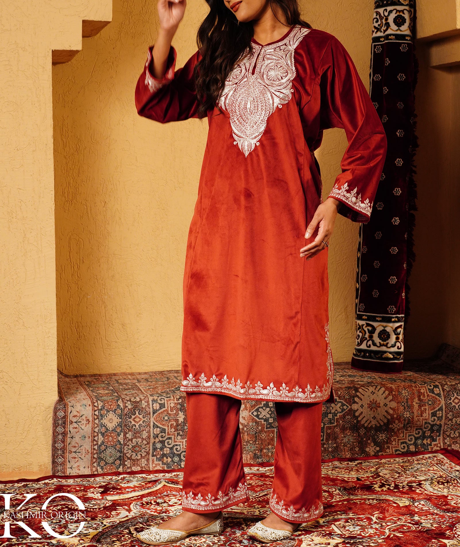 Red Tilla Embroidered Velvet Pheran Set With Shawl