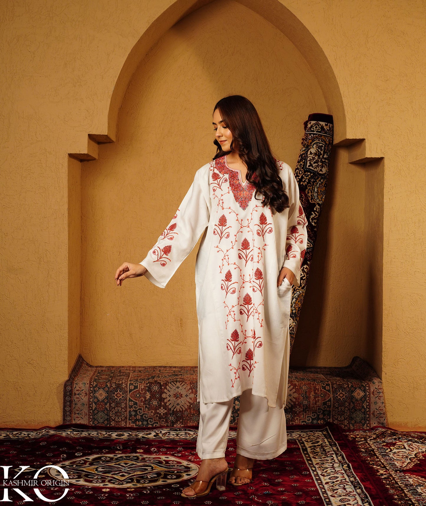 White Sozni Embroidered Woolen Pheran