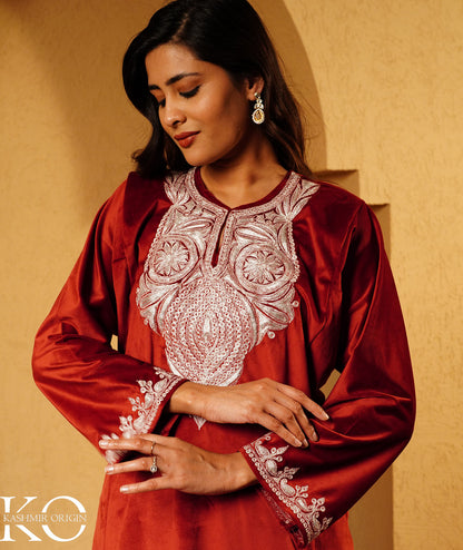 Red Tilla Embroidered Velvet Pheran Set With Shawl
