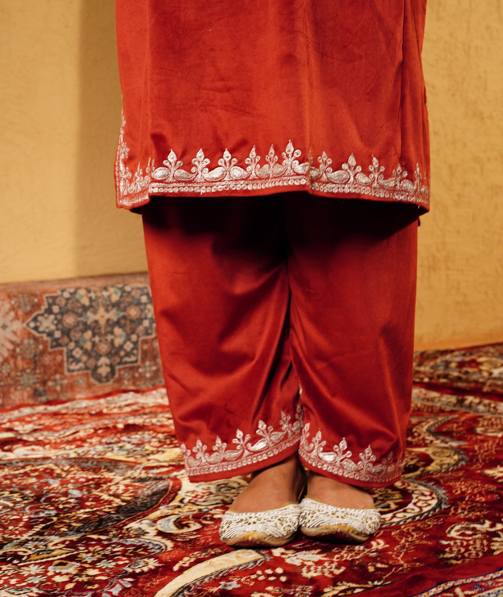 Red Tilla Embroidered Velvet Pheran Set With Shawl