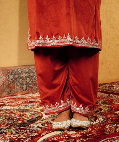 Red Tilla Embroidered Velvet Pheran Set With Shawl