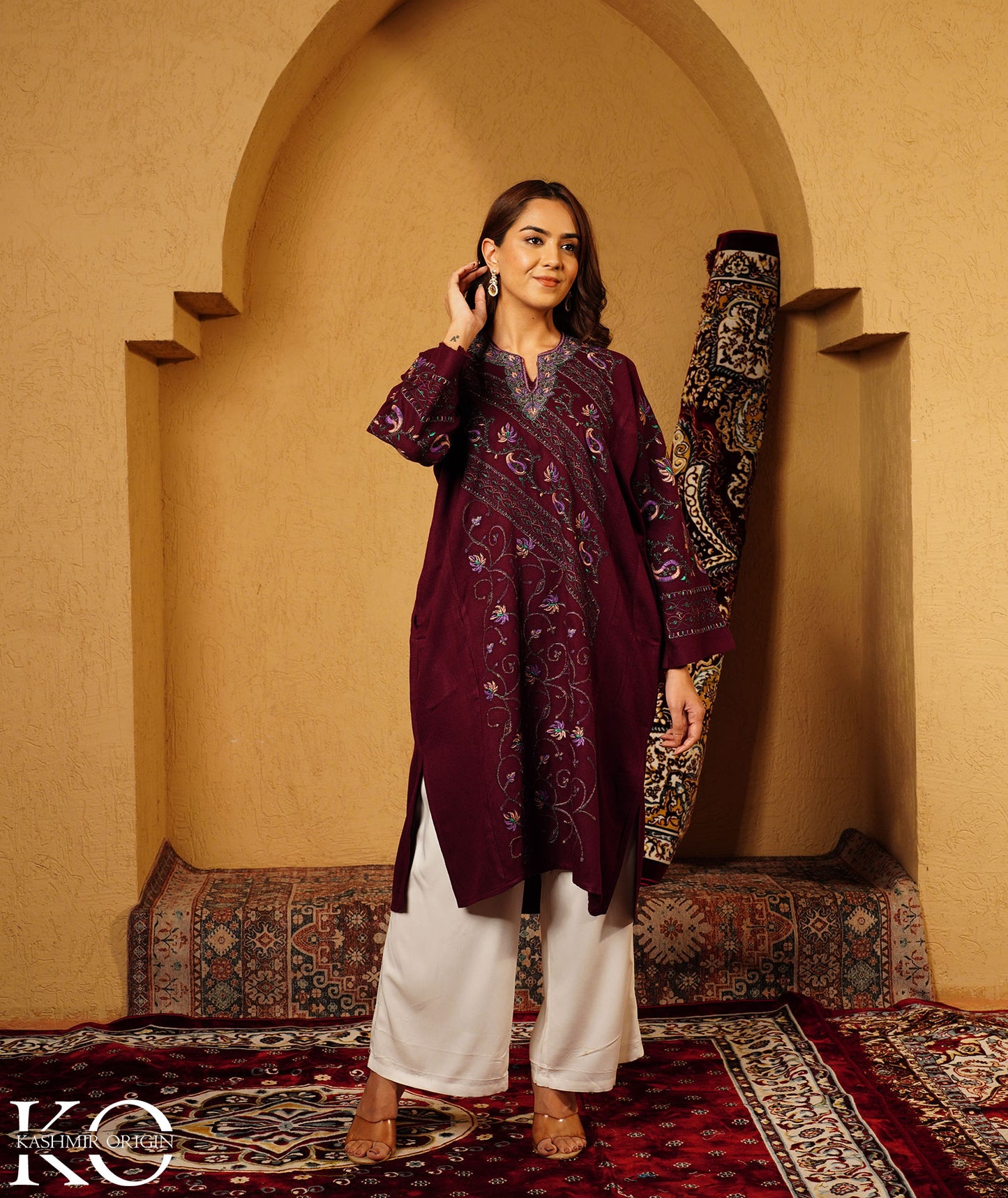 Wine Sozni Embroidered Jamawar Design Woollen Pheran