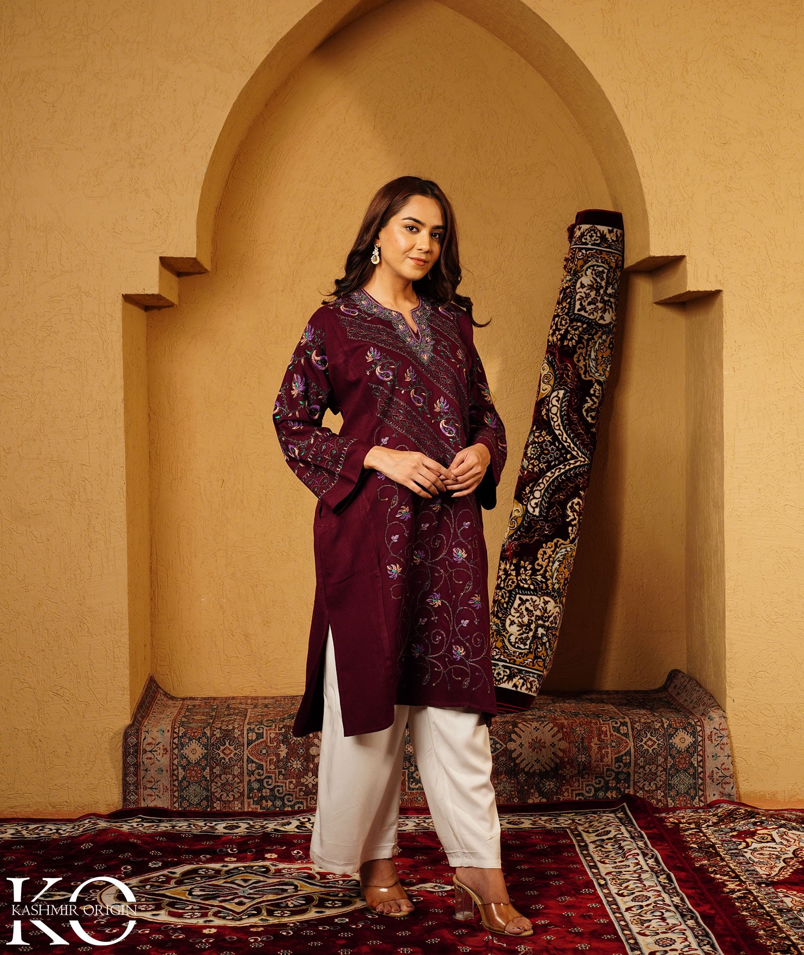 Wine Sozni Embroidered Jamawar Design Woollen Pheran