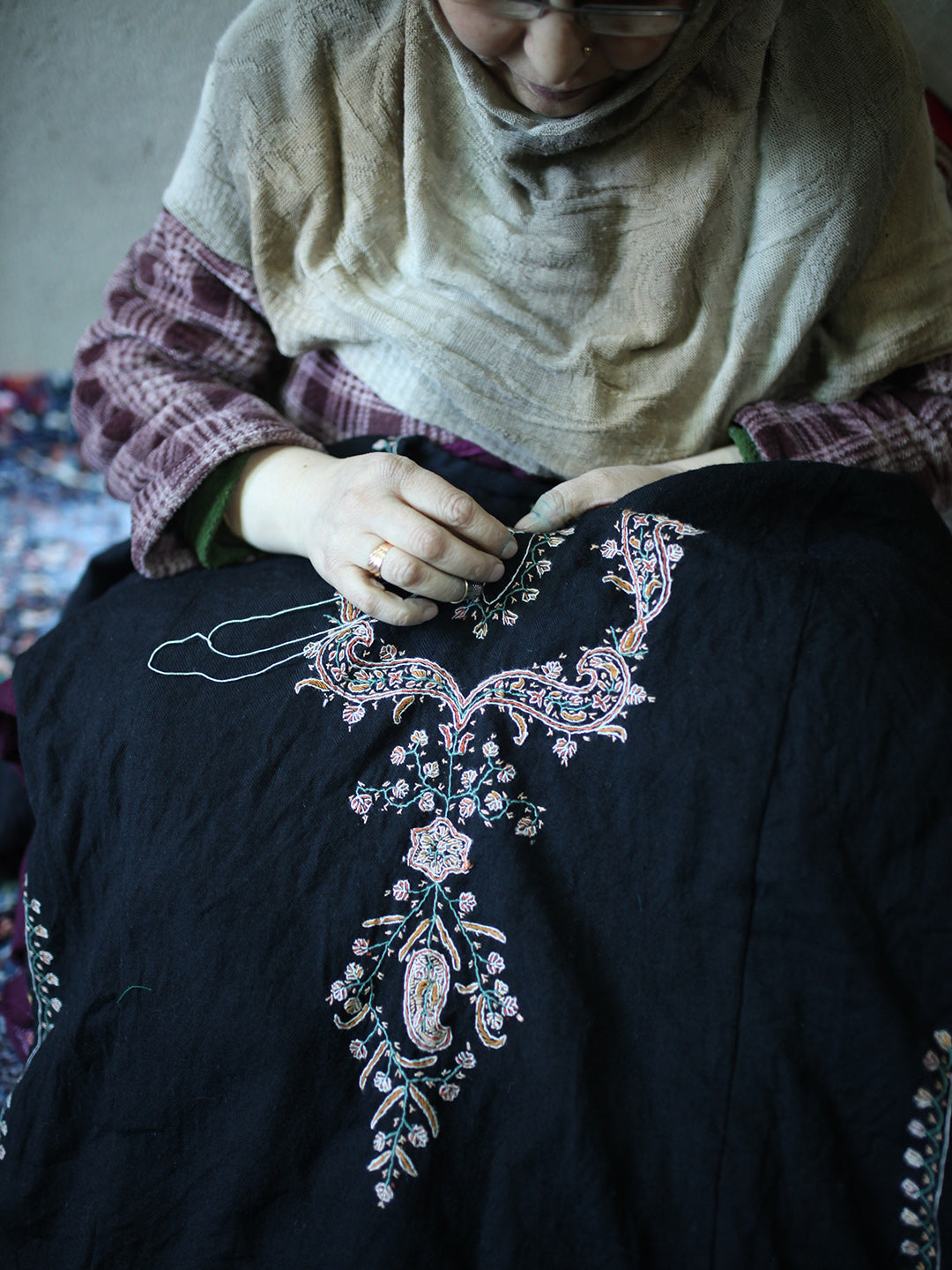 Black Hand Sozni Embroidered Kashmiri Pure Wool Pheran | Artisan Made | Needle Work Pheran | Hand Embroidery