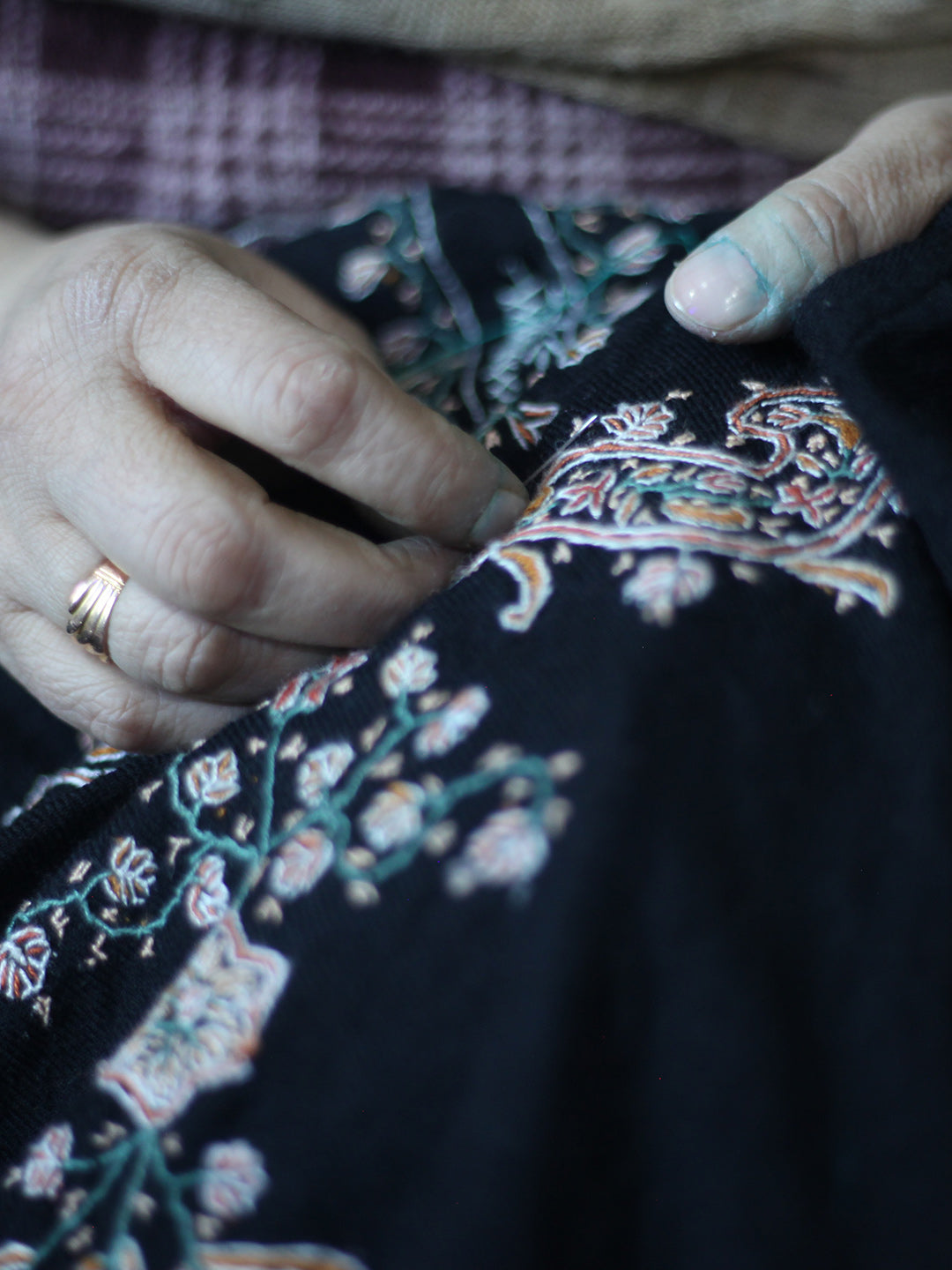 Black Hand Sozni Embroidered Kashmiri Pure Wool Pheran | Artisan Made | Needle Work Pheran | Hand Embroidery