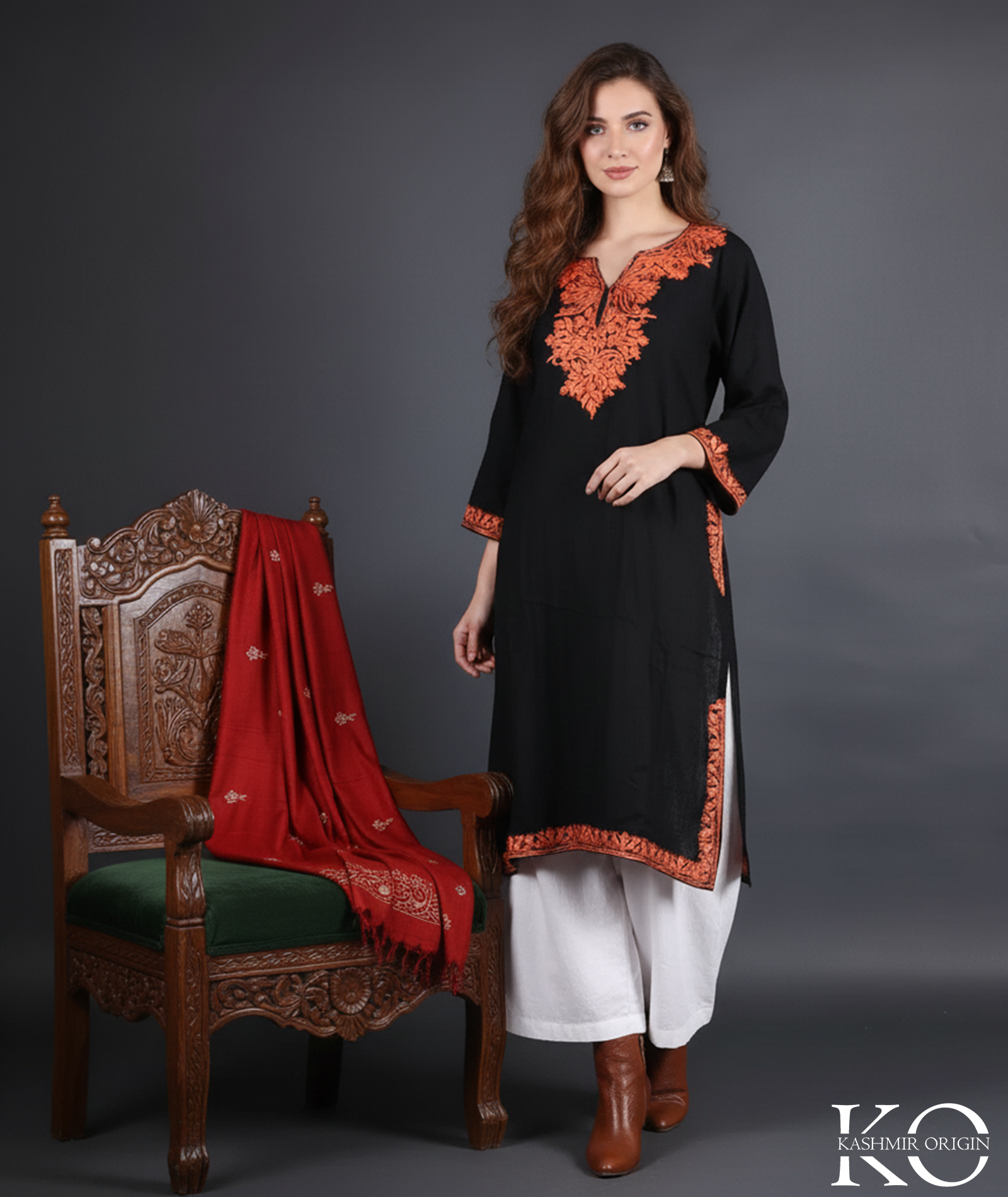 Black Minimal Design Aari Embroidered Phiran